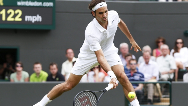 Roger Federer arrolló a Paolo Lorenzi en su estreno en Wimbledon