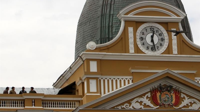 Un reloj al revés, el nuevo símbolo político de Bolivia