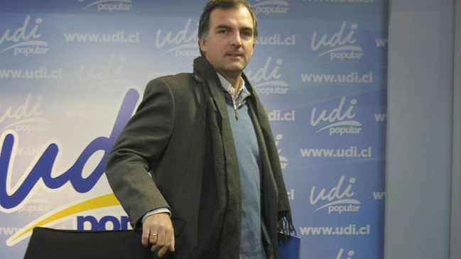 Ministro del Interior recibió a presidente de la UDI en La Moneda