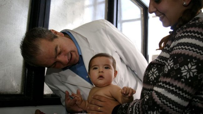 Alerta sanitaria en tres regiones: Minsal anuncia compra de camas al sistema privado