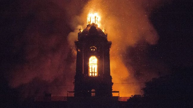 Investigación determinó que incendio en Iglesia de Valparaíso fue accidental