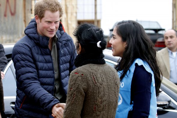 Príncipe Harry se reunió con damnificados en Valparaíso