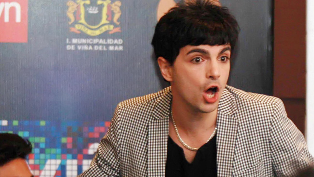 Golpean a vocalista de Miranda! en asalto fuera de su casa