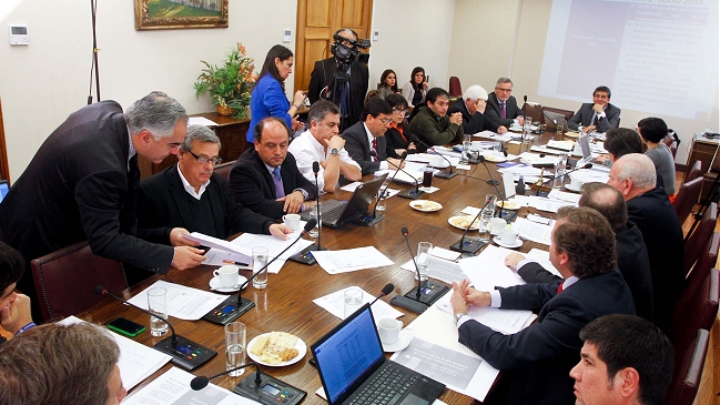 Comisión de Hacienda de la Cámara aprobó reajuste del salario mínimo