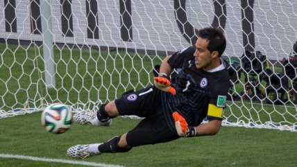 Claudio Bravo figura como el mejor arquero del Mundial tras los octavos de final