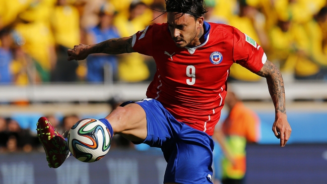 La U le ofreció millonario sueldo a Mauricio Pinilla