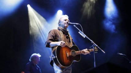 Kevin Costner actuó junto a su banda en Barcelona