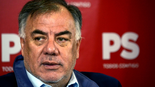 Osvaldo Andrade visita Cuba y se reúne con autoridades