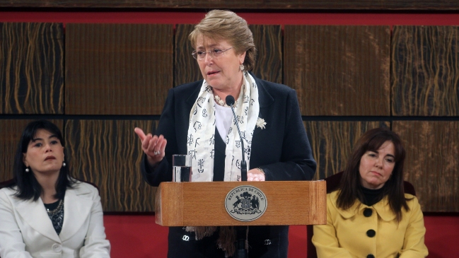 Presidenta Bachelet promulgó ley que termina con el multirut