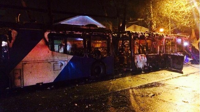 Desconocidos incendiaron bus del Transantiago en Macul