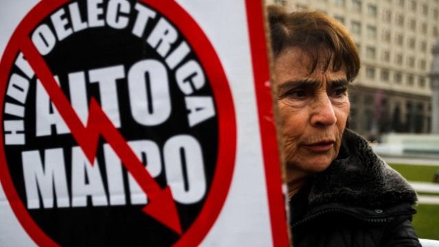 [Fotos] Ecologistas protestaron frente a La Moneda por hidroeléctrica ...