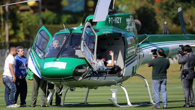 Neymar dejó la concentración de Brasil en helicóptero para tratarse su lesión