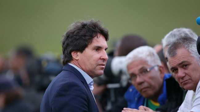 Jefe de prensa de Brasil fue sancionado con cuatro partidos tras agresión a Mauricio Pinilla