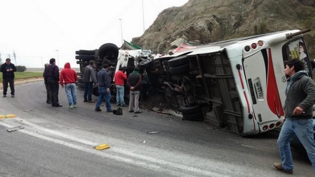 Colisión entre un bus y un camión dejó un fallecido en Viña del Mar