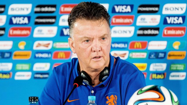 Van Gaal juega a los misterios con la formación ante Brasil