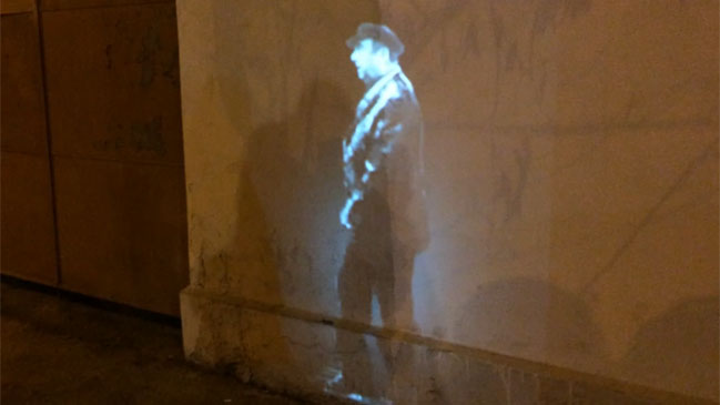 Neruda recorrió las calles de Santiago en su cumpleaños 110