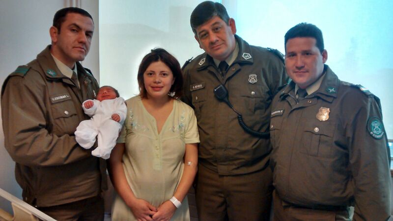 Carabineros atendió partos de emergencia en Colina y Viña del Mar
