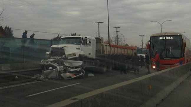 Un fallecido por colisión múltiple en Autopista General Velásquez