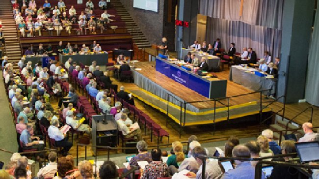 Iglesia de Inglaterra votó a favor de la ordenación de obispas