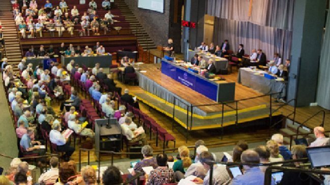 Iglesia de Inglaterra votó a favor de la ordenación de obispas