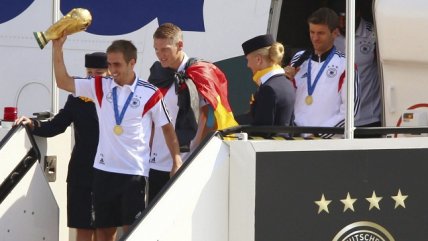 El plantel campeón del mundo ya está en Alemania