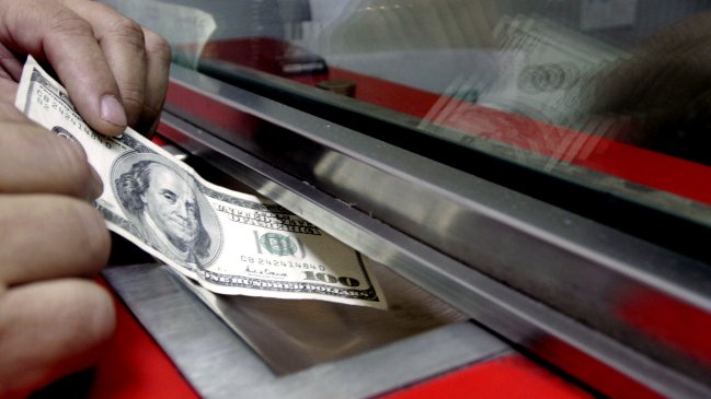Dólar cerró con su mayor alza en dos meses