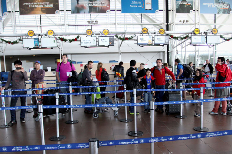 PDI instaló láminas de cobre para prevenir infecciones en el aeropuerto de Santiago