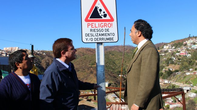 Sernageomin identificó zonas más riesgosas en Valparaíso tras incendio