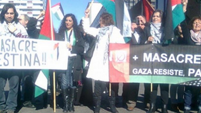 Seremi participó en protesta en la que se quemó una bandera de Israel