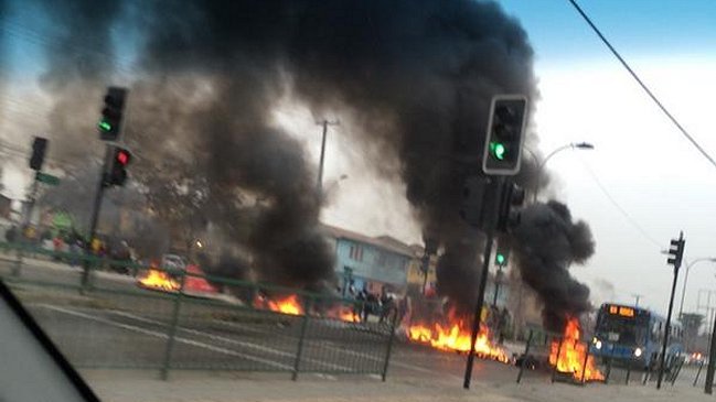 Barricadas complican el tránsito en Pedro Aguirre Cerda