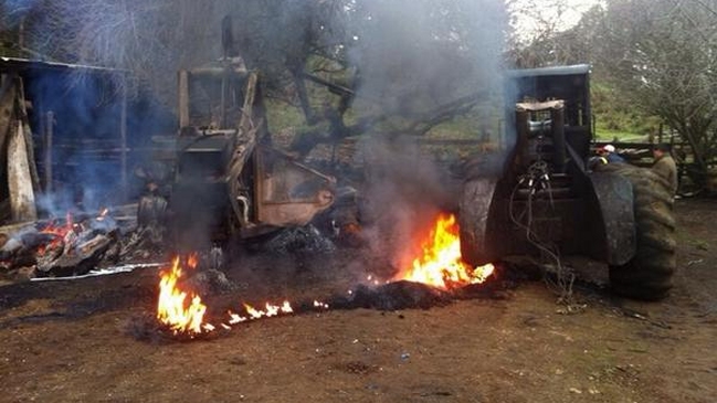 Desconocidos incendiaron maquinaria y cabañas en Tirúa