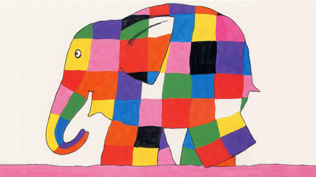 Elmer, el elefante a retazos, cumple 25 años y sigue igual de colorido