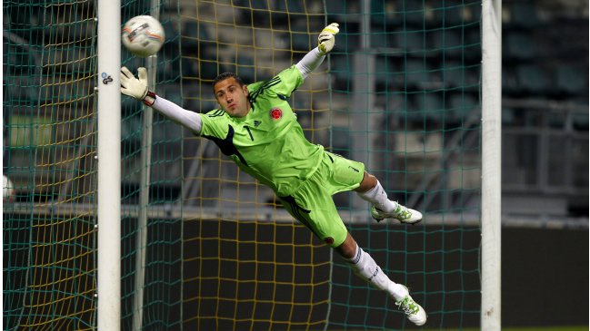 Arsenal oficializó el fichaje del arquero colombiano David Ospina