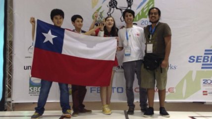 Estudiantes chilenos ganan premios en la RoboCup 2014