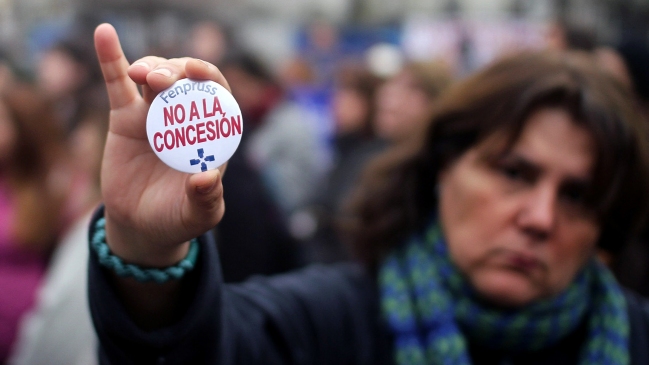 Autoridades y trabajadores se reúnen en cita crucial por paro en Hospital del Salvador