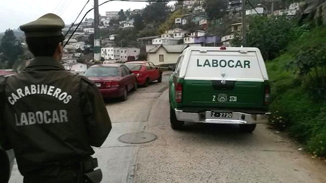 Auto apareció quemado en el Cerro Barón de Valparaíso