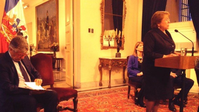 Presidenta Bachelet firmó el decreto que deroga el DFL2