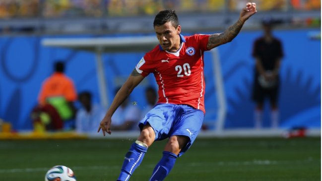 Medio inglés le busca club a Charles Aránguiz en la Premier League