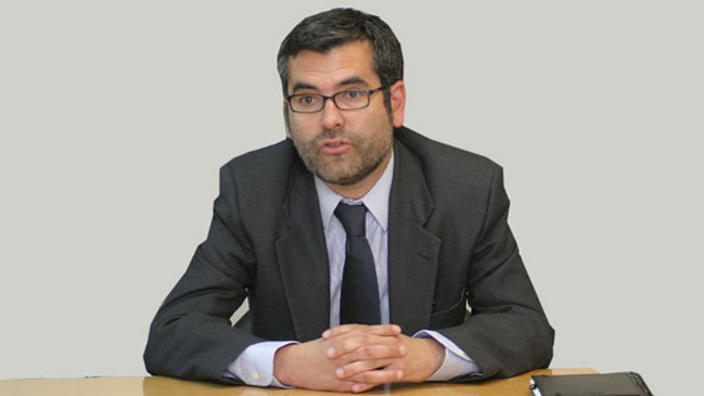 Renunció Enrique Mujica, director de prensa de TVN