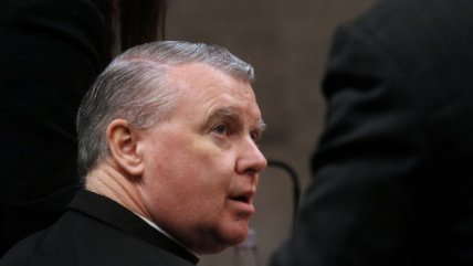 El sacerdote John O'Reilly es juzgado por presunto abuso sexual