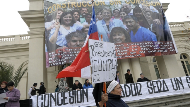 Trabajadores del Hospital del Salvador anunciaron que el paro sigue