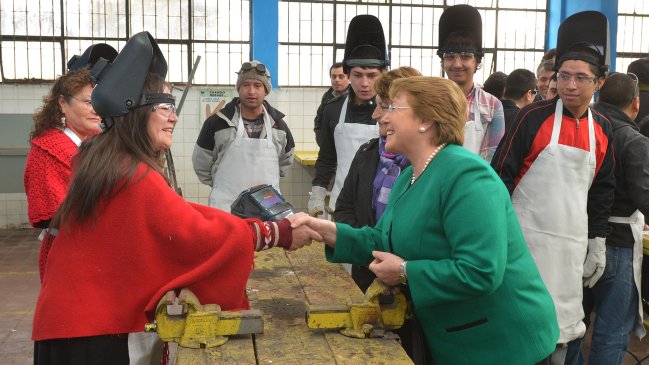 Bachelet insistió: No se van a cerrar colegios