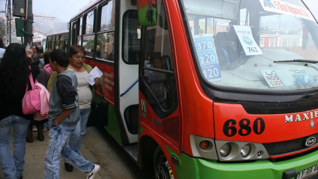 Bus fue apedreado en medio del paro del transporte público de Valparaíso