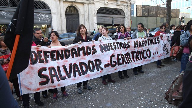Multigremial del Hospital del Salvador en alerta: La concesión significa lucro