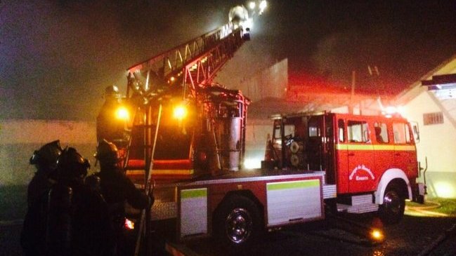 Dos mujeres fallecieron en incendio en campamento de Temuco