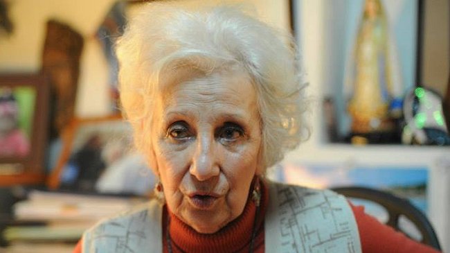 Líder de las Abuelas de Plaza de Mayo tuvo un emotivo primer encuentro con su nieto