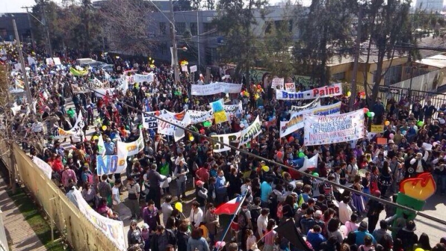 Parlamentarios de la Alianza participaron de marcha contra la reforma educacional