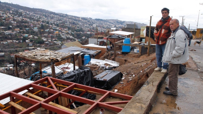 Delegado en Valparaíso pidió a afectados por incendio 