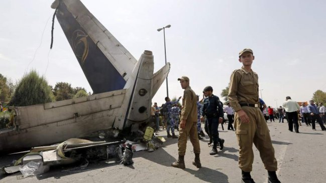 Ocho pasajeros sobrevivieron a accidente aéreo en Teherán con 40 muertos