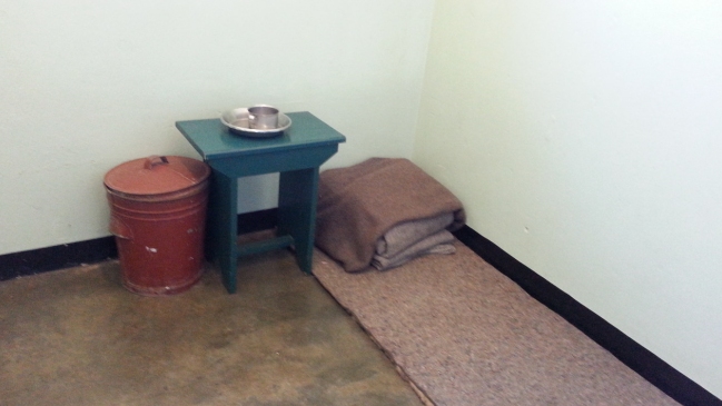 Presidenta Bachelet visitó celda donde estuvo Nelson Mandela